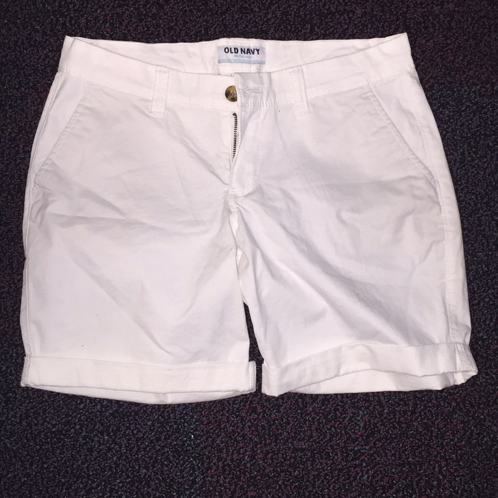 White Old Navy Bermuda Short